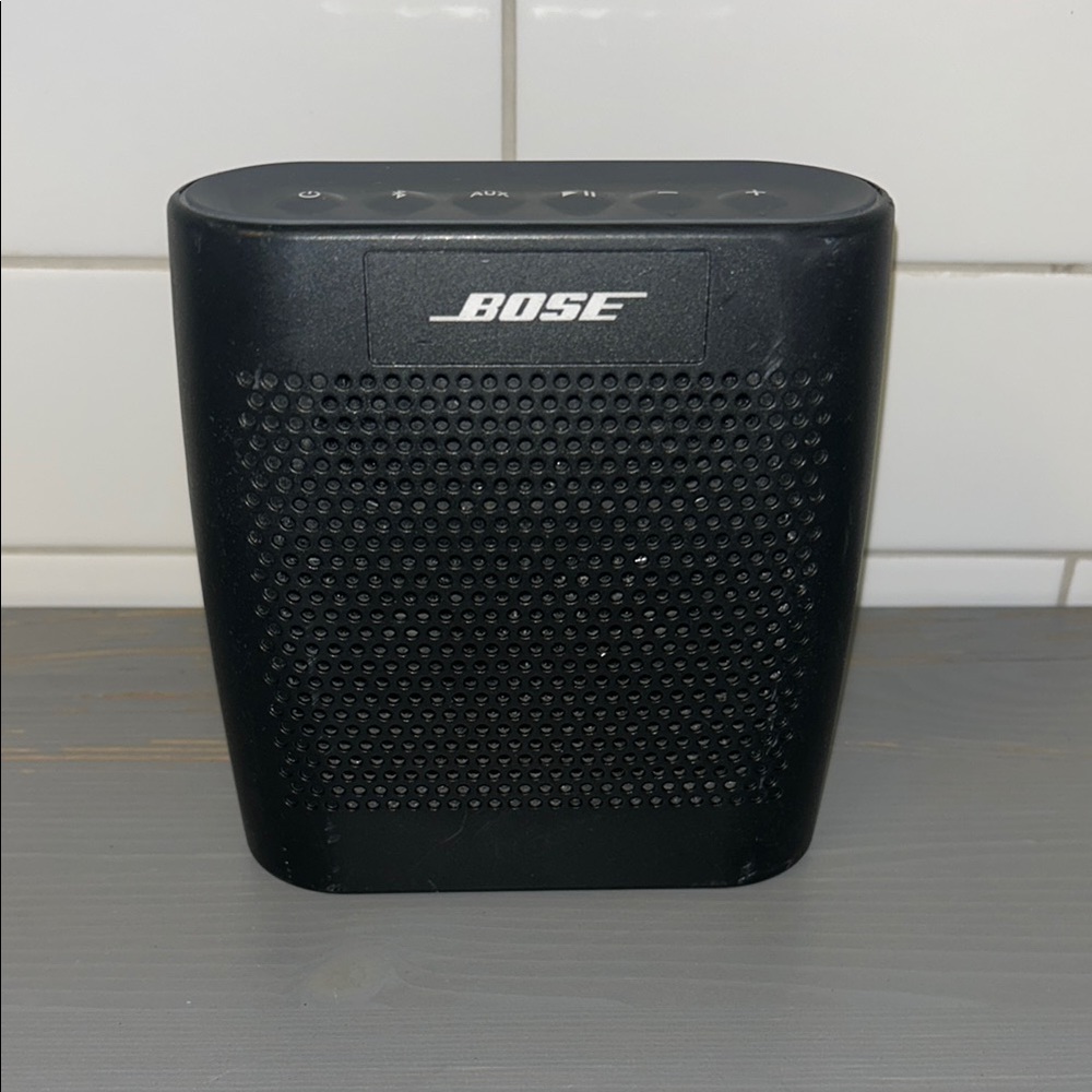 Bose Black Portable Speaker with Bluetooth and Modern Design